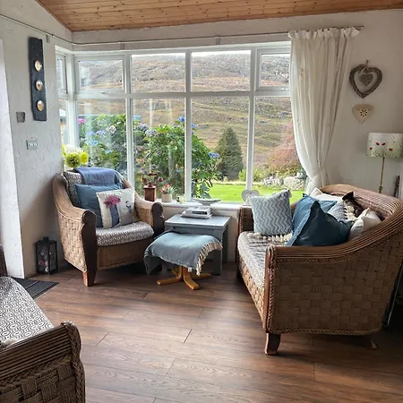 3 Bed - Sleeps 6 - Pet Friendly - Hot Tub - Sauna Barnagowlane