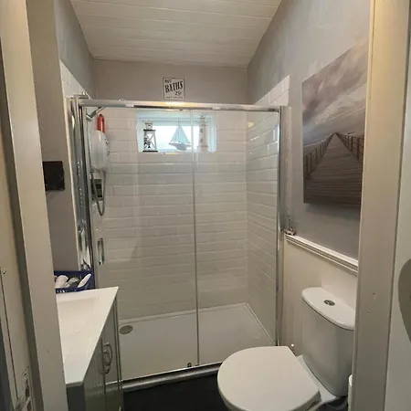 3 Bed - Sleeps 6 - Pet Friendly - Hot Tub - Sauna Σπίτι διακοπών *