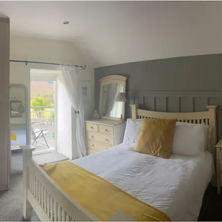 Feriehus 3 Bed - Sleeps 6 - Pet Friendly - Hot Tub - Sauna Bantry