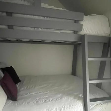 3 Bed - Sleeps 6 - Pet Friendly - Hot Tub - Sauna Σπίτι διακοπών Barnagowlane