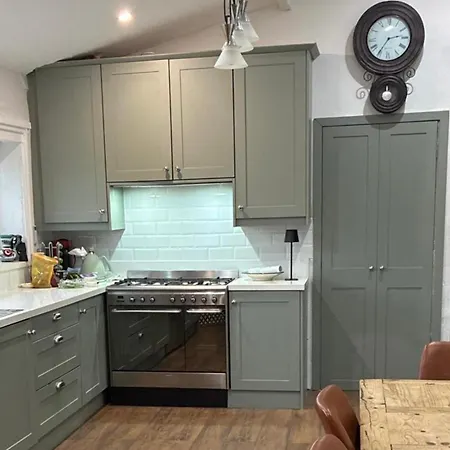 3 Bed - Sleeps 6 - Pet Friendly - Hot Tub - Sauna Σπίτι διακοπών *