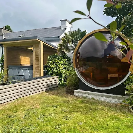 3 Bed - Sleeps 6 - Pet Friendly - Hot Tub - Sauna Feriehus Bantry