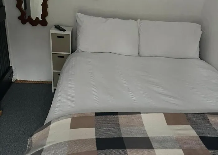 3 Bed - Sleeps 6 - Pet Friendly - Hot Tub - Sauna *