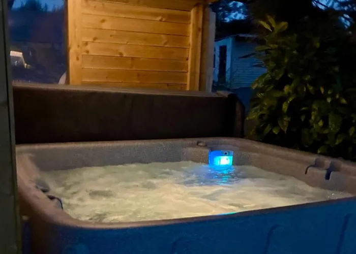 3 Bed - Sleeps 6 - Pet Friendly - Hot Tub - Sauna Feriehus *