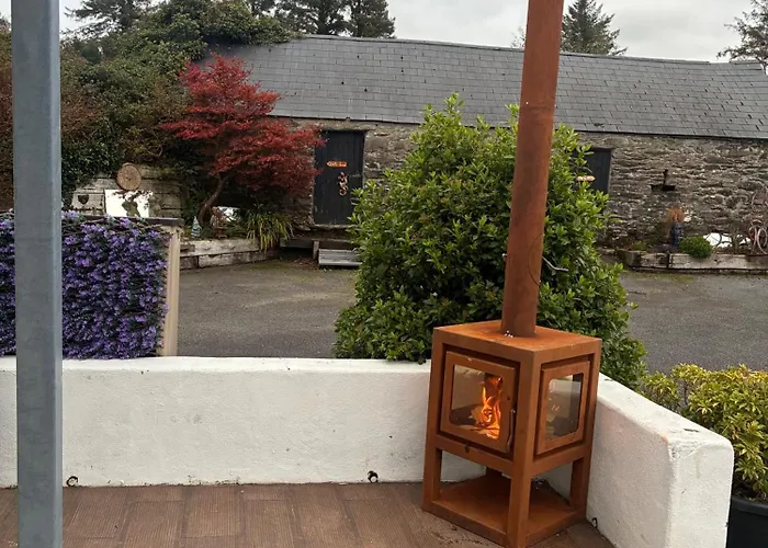 3 Bed - Sleeps 6 - Pet Friendly - Hot Tub - Sauna Feriehus